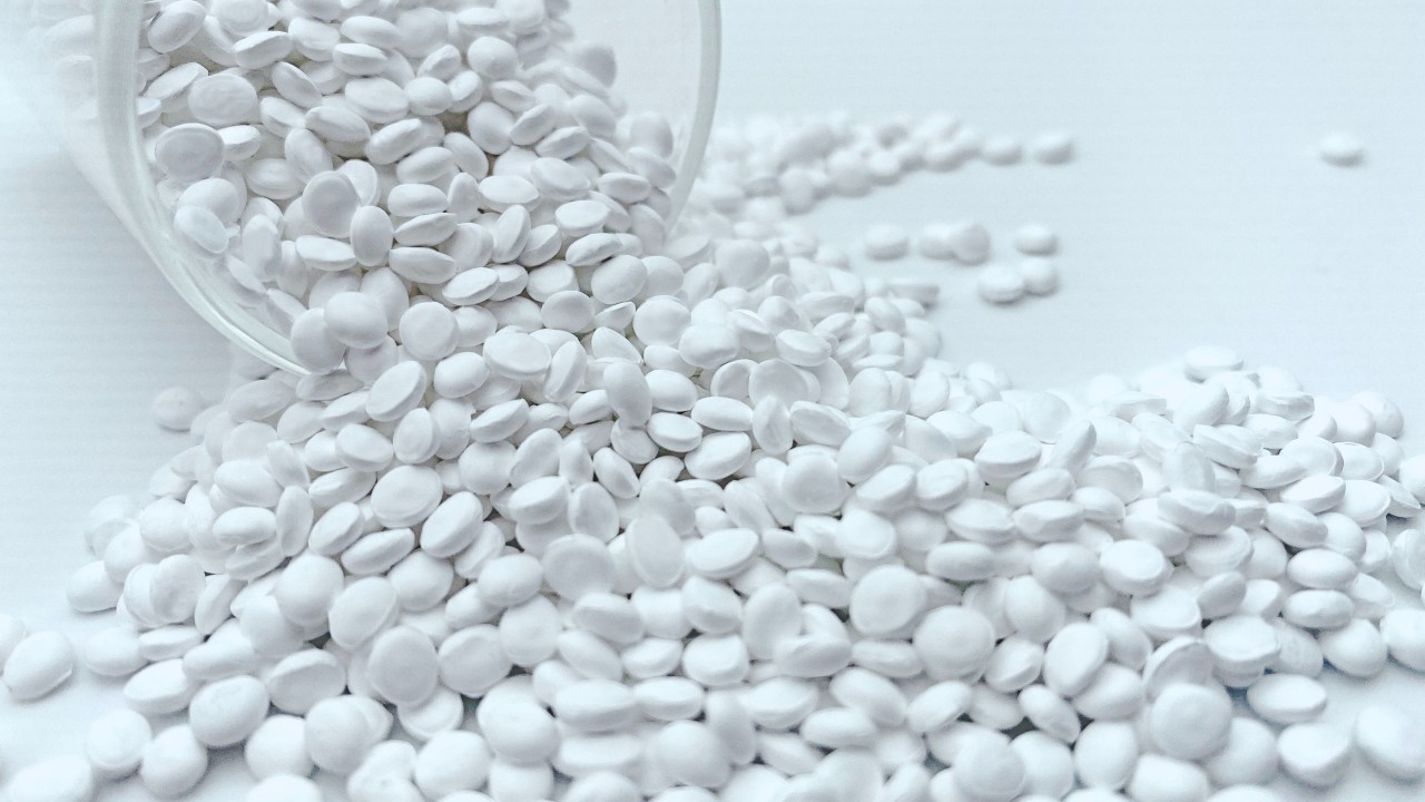 Read more about the article White Masterbatch in Modern Manufacturing: More Than Meets the Eye